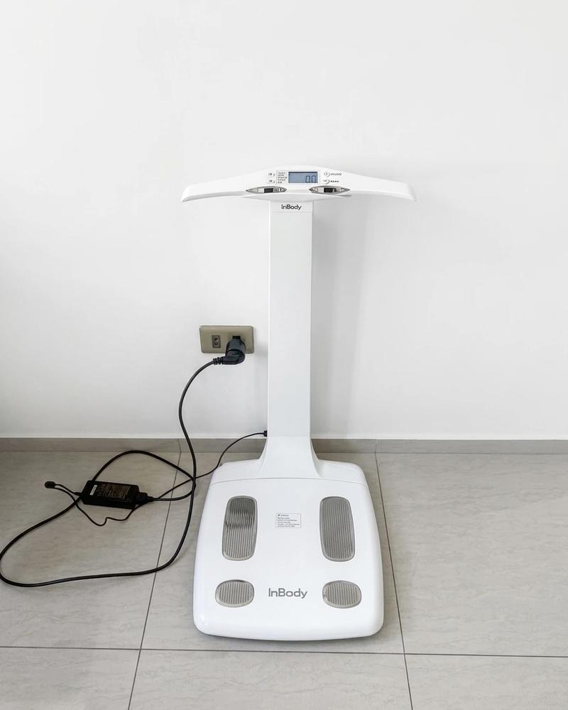 Equipo InBody 120 para evaluación de composición corporal